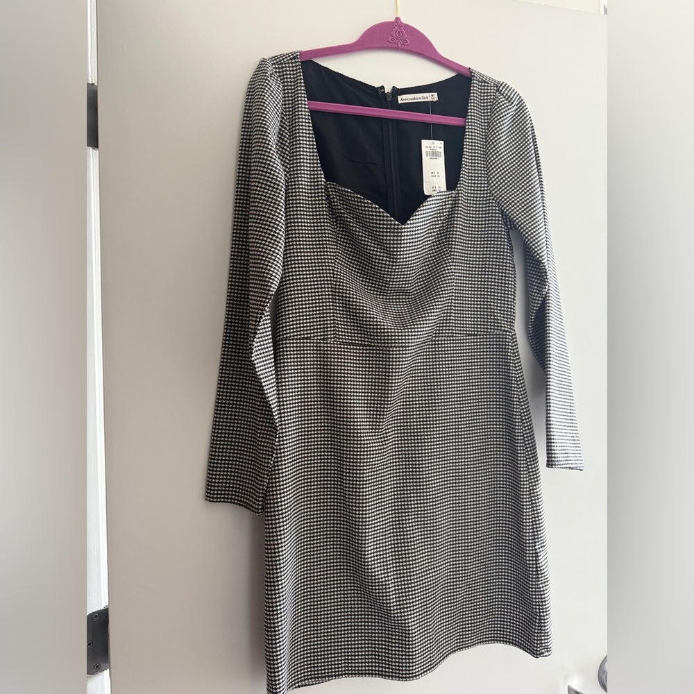 Abercrombie & Fitch Black and White Long Sleeve Dress